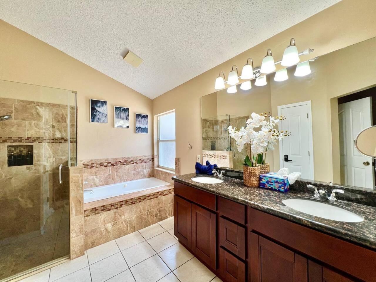 Holiday home Private Oasis Retreat Heated Pool Hot Tub Beaches