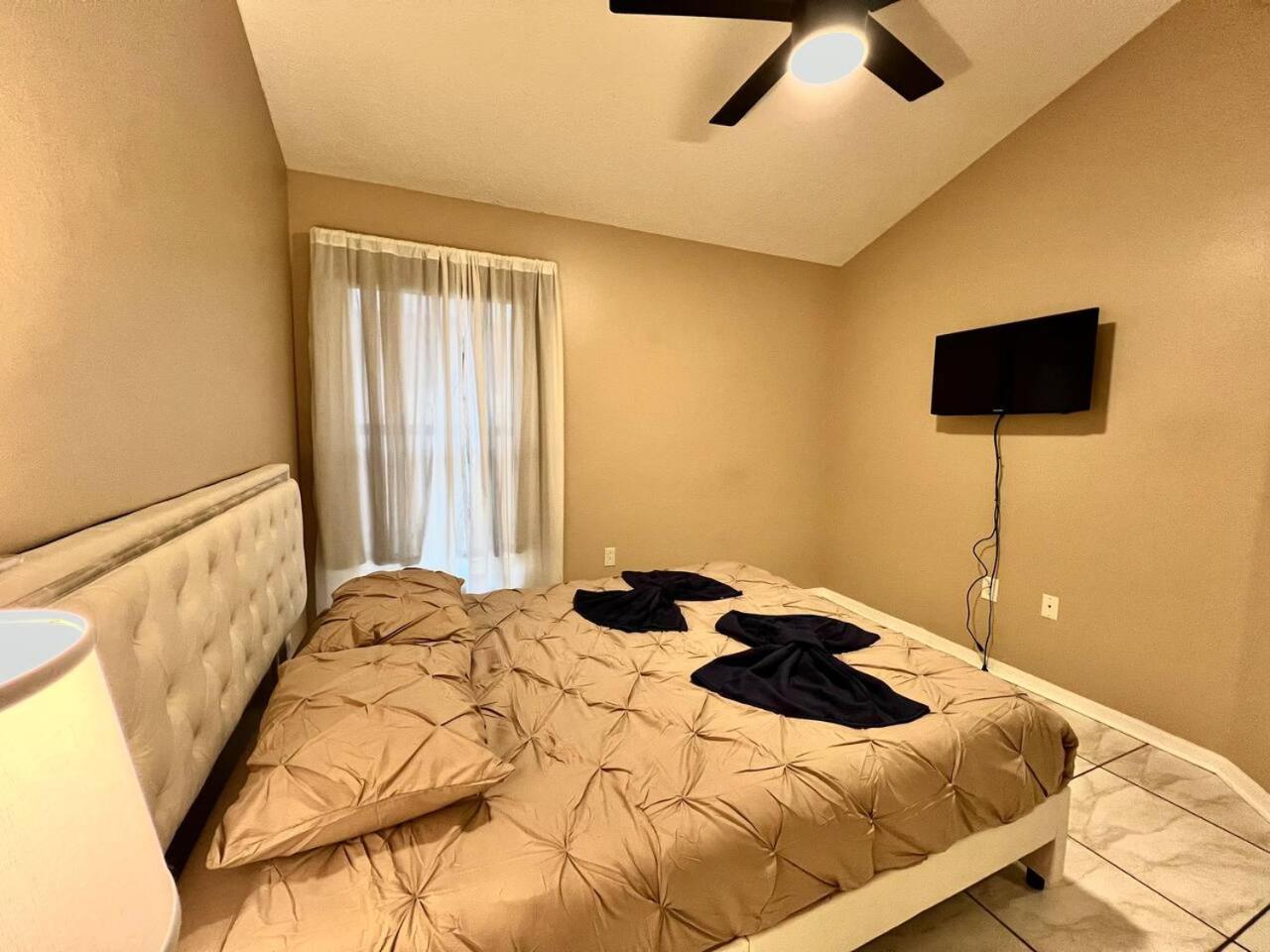 Private Oasis Retreat Heated Pool Hot Tub Beaches *
