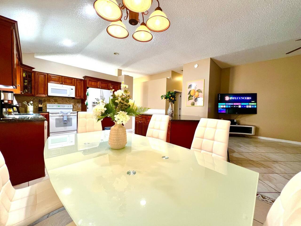 Holiday home Private Oasis Retreat Heated Pool Hot Tub Beaches