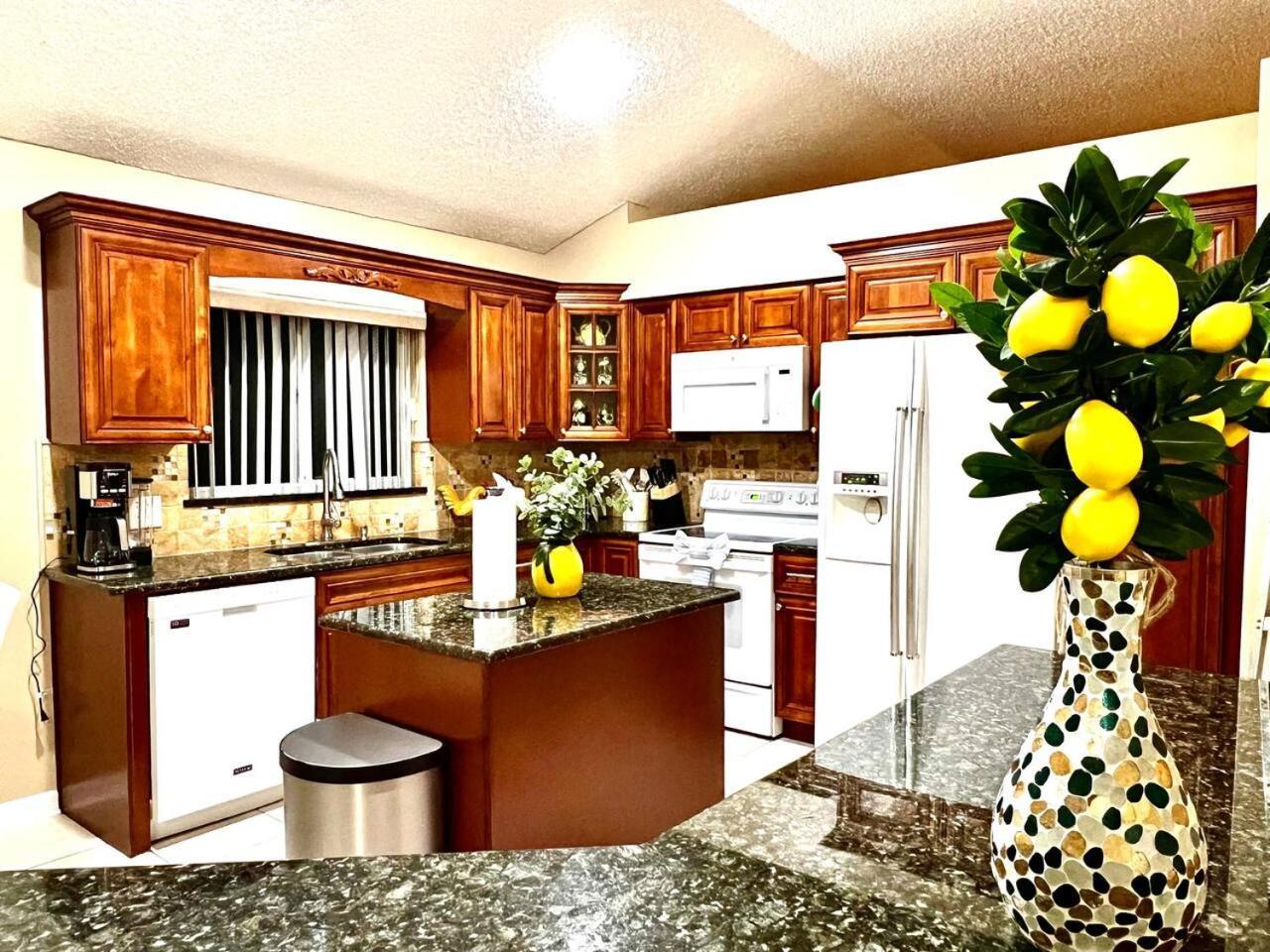 Private Oasis Retreat Heated Pool Hot Tub Beaches * Tampa