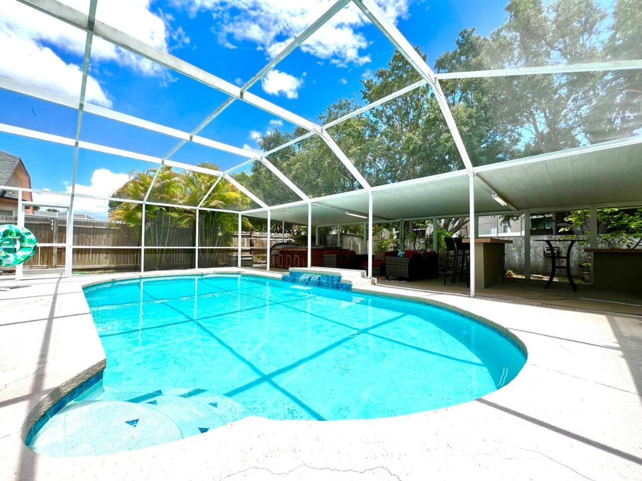 Private Oasis Retreat Heated Pool Hot Tub Beaches Holiday home
