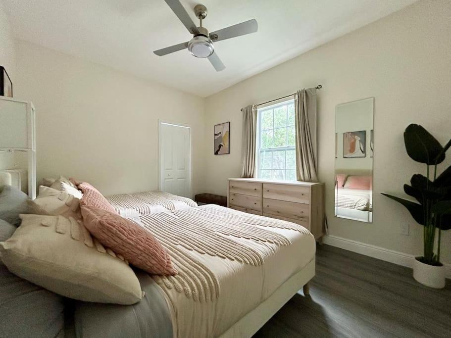 4 Bedroom 3 Full Bath Boho Oasis Saltwater Pool Near Downtown, North Of Hyde Park Sleeps 12 Pets Ok Holiday home Tampa