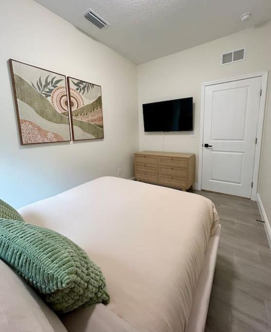 Holiday home 4 Bedroom 3 Full Bath Boho Oasis Saltwater Pool Near Downtown, North Of Hyde Park Sleeps 12 Pets Ok Tampa