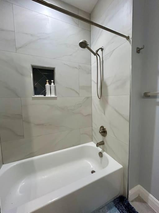 4 Bedroom 3 Full Bath Boho Oasis Saltwater Pool Near Downtown, North Of Hyde Park Sleeps 12 Pets Ok * Tampa