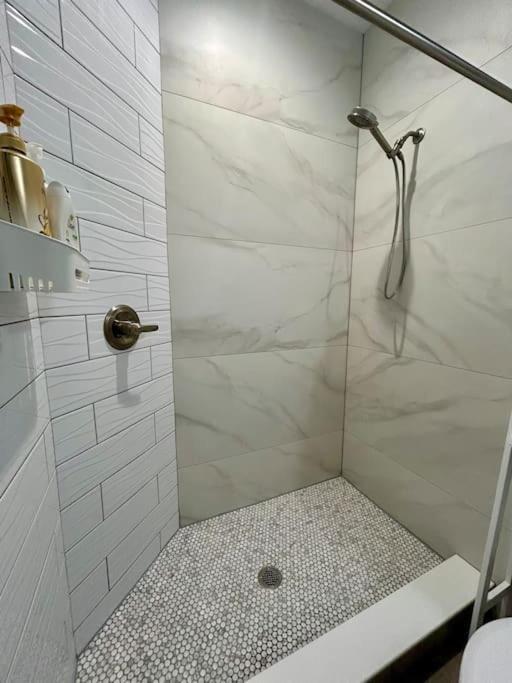 4 Bedroom 3 Full Bath Boho Oasis Saltwater Pool Near Downtown, North Of Hyde Park Sleeps 12 Pets Ok Holiday home Tampa
