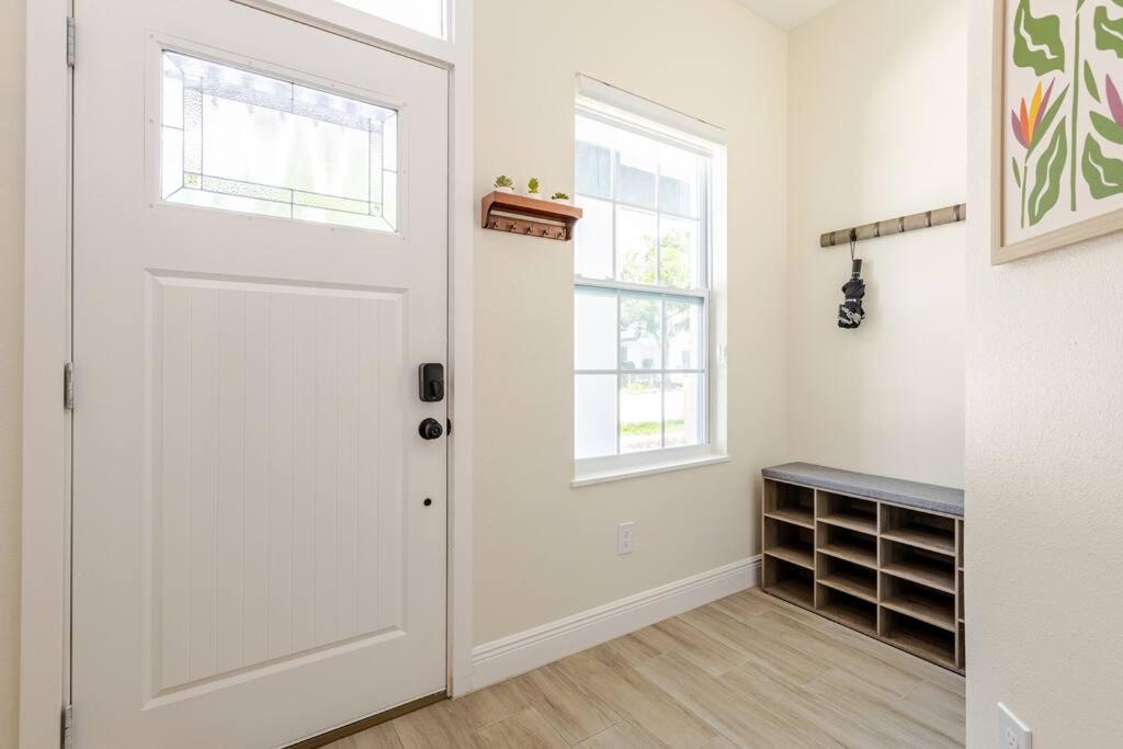 4 Bedroom 3 Full Bath Boho Oasis Saltwater Pool Near Downtown, North Of Hyde Park Sleeps 12 Pets Ok Holiday home *