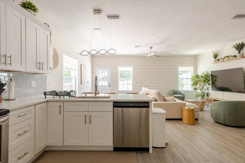 4 Bedroom 3 Full Bath Boho Oasis Saltwater Pool Near Downtown, North Of Hyde Park Sleeps 12 Pets Ok Tampa