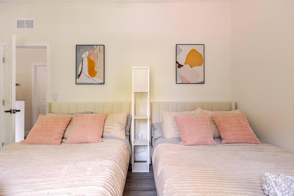 4 Bedroom 3 Full Bath Boho Oasis Saltwater Pool Near Downtown, North Of Hyde Park Sleeps 12 Pets Ok * Tampa