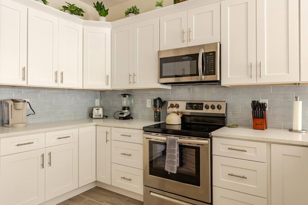 4 Bedroom 3 Full Bath Boho Oasis Saltwater Pool Near Downtown, North Of Hyde Park Sleeps 12 Pets Ok Holiday home *
