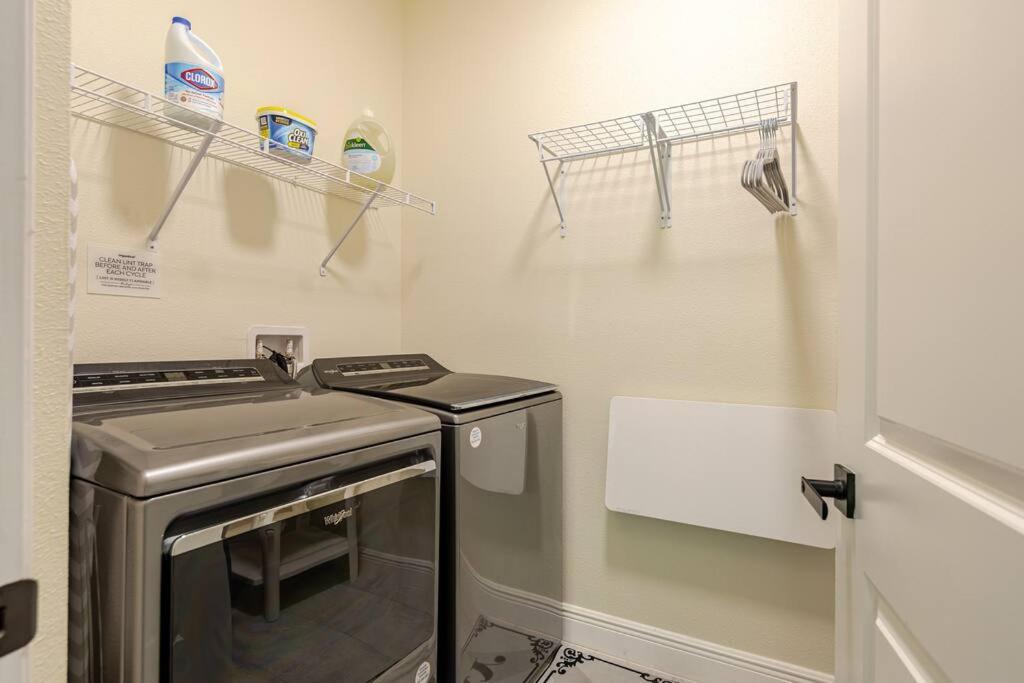 4 Bedroom 3 Full Bath Boho Oasis Saltwater Pool Near Downtown, North Of Hyde Park Sleeps 12 Pets Ok Holiday home Tampa