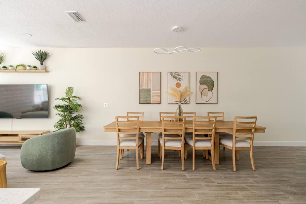 4 Bedroom 3 Full Bath Boho Oasis Saltwater Pool Near Downtown, North Of Hyde Park Sleeps 12 Pets Ok * Tampa