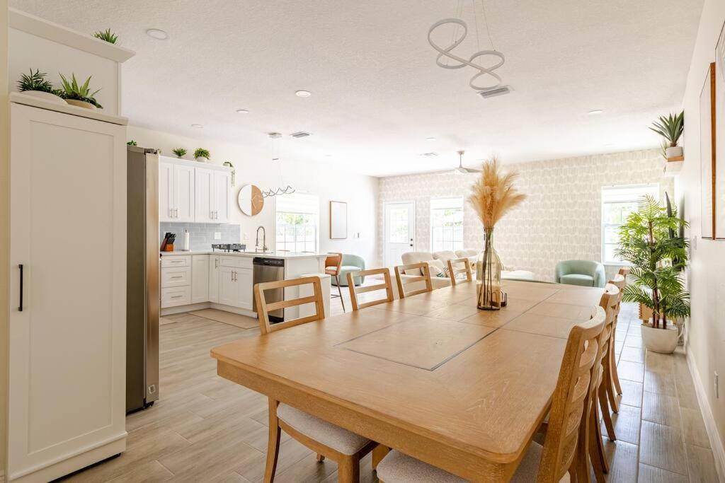 4 Bedroom 3 Full Bath Boho Oasis Saltwater Pool Near Downtown, North Of Hyde Park Sleeps 12 Pets Ok Holiday home Tampa