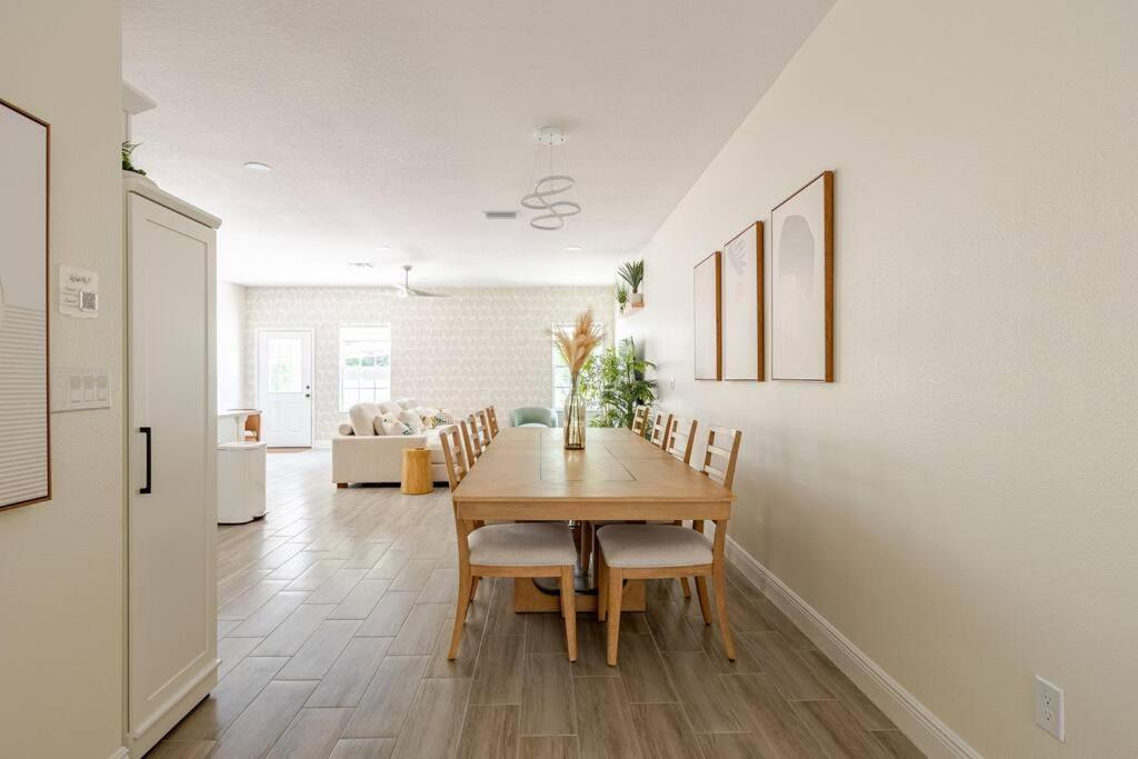 4 Bedroom 3 Full Bath Boho Oasis Saltwater Pool Near Downtown, North Of Hyde Park Sleeps 12 Pets Ok *