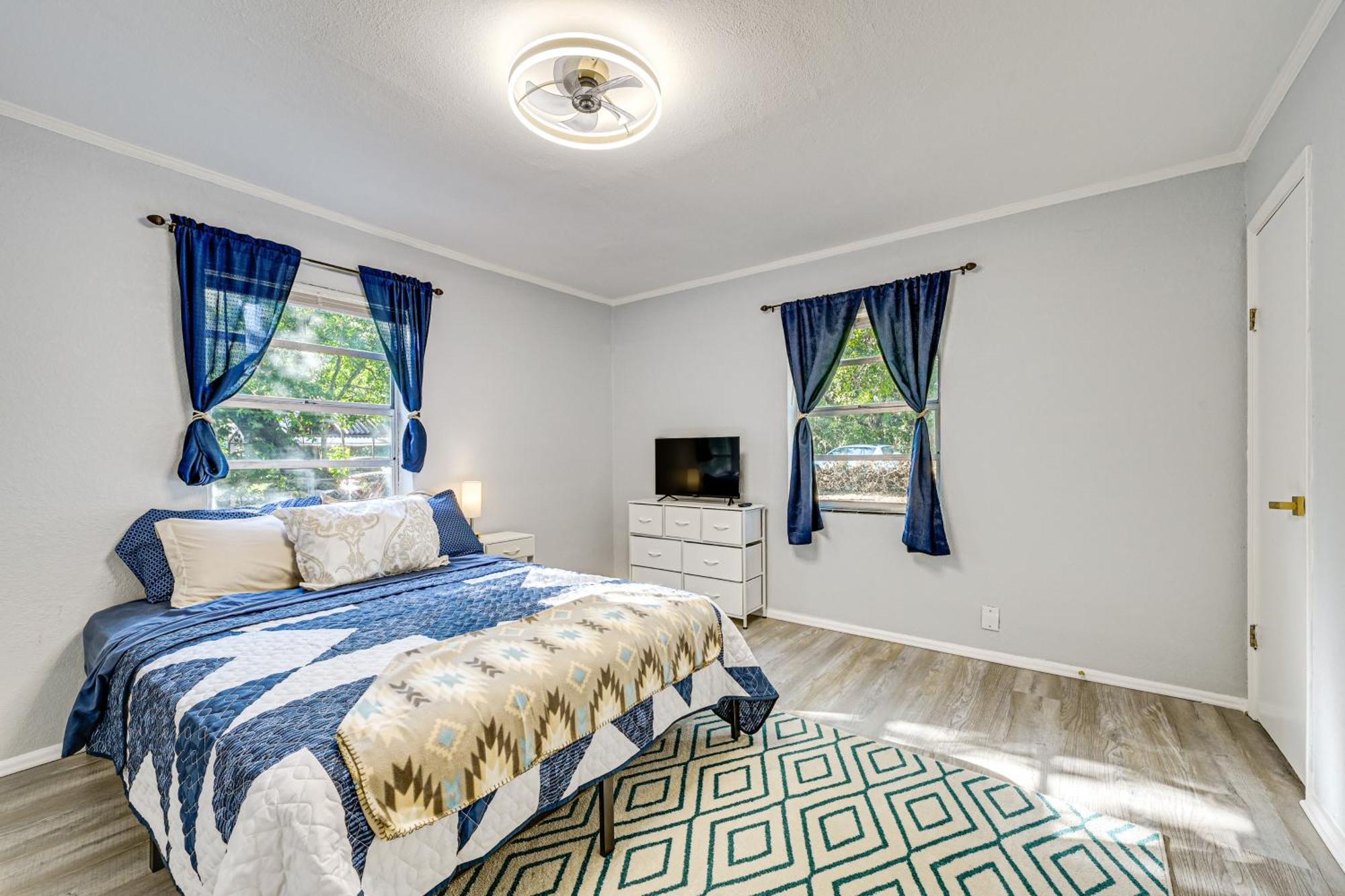 Holiday home 3 Mi To Usf Chic With Yard In Tampa! Tampa
