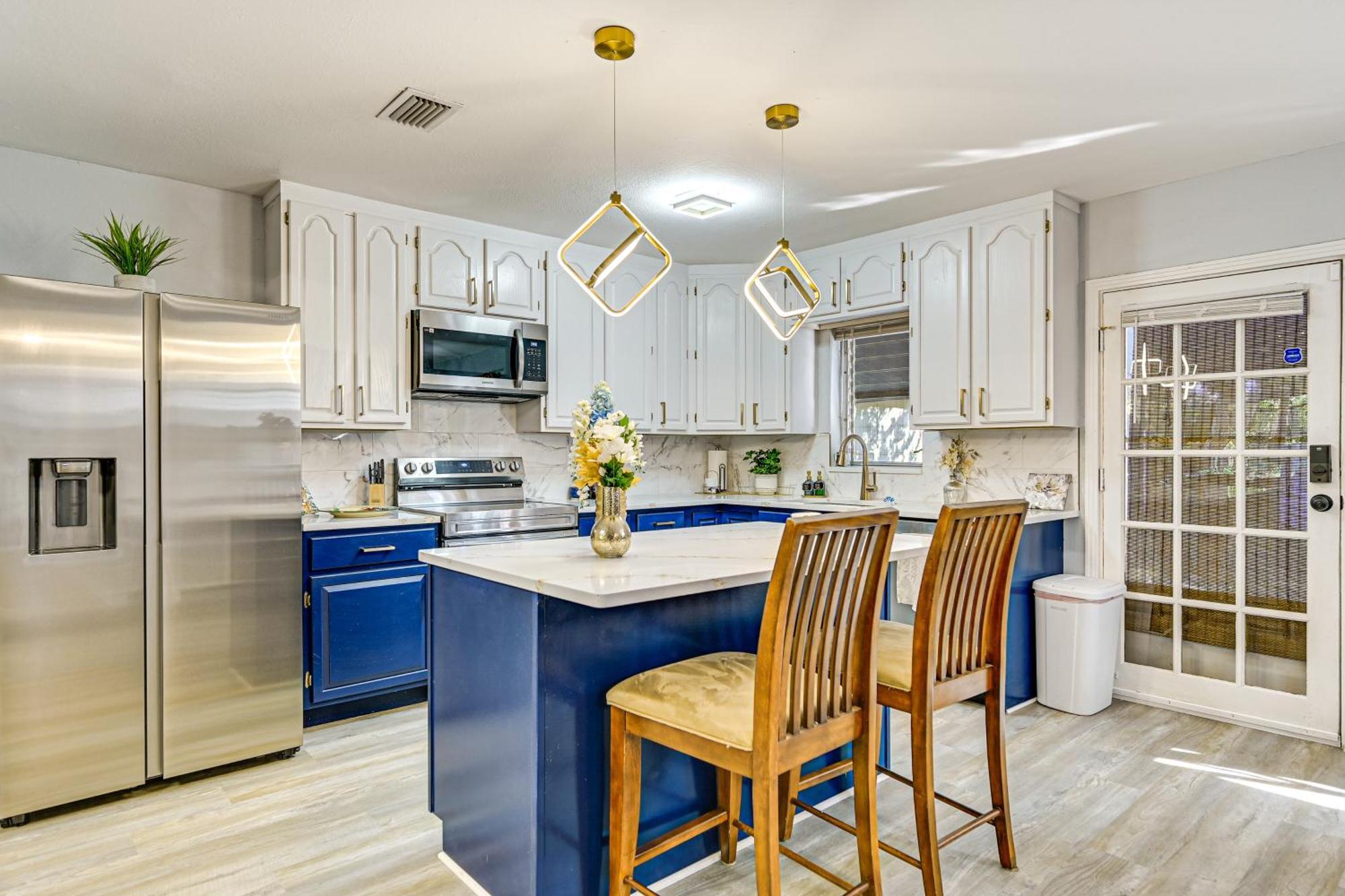 3 Mi To Usf Chic With Yard In Tampa! Holiday home