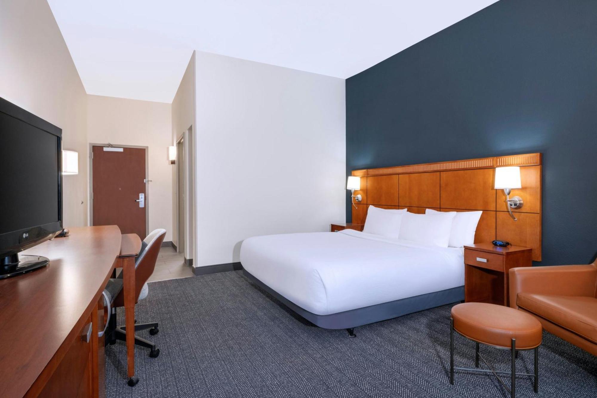 Hotel Courtyard North / I-75 Fletcher Tampa