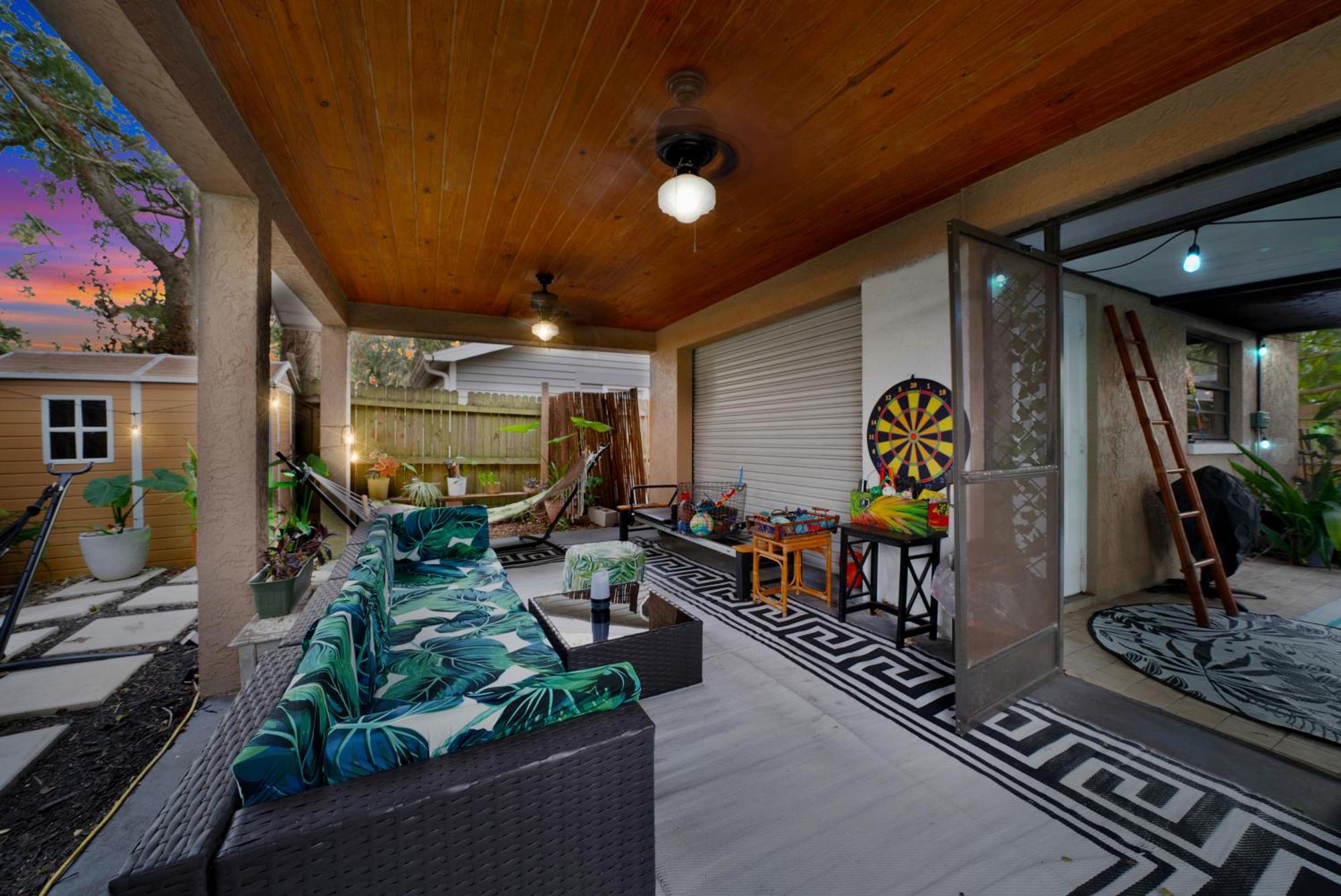 Holiday home Zen Jungle House By Busch Gardens Sleeps 12 With Outdoor Games & Detached Play Space!