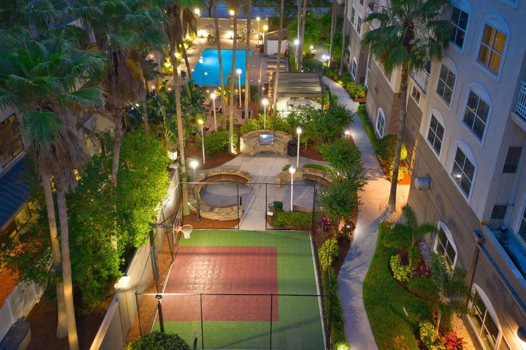 Downtown 3*