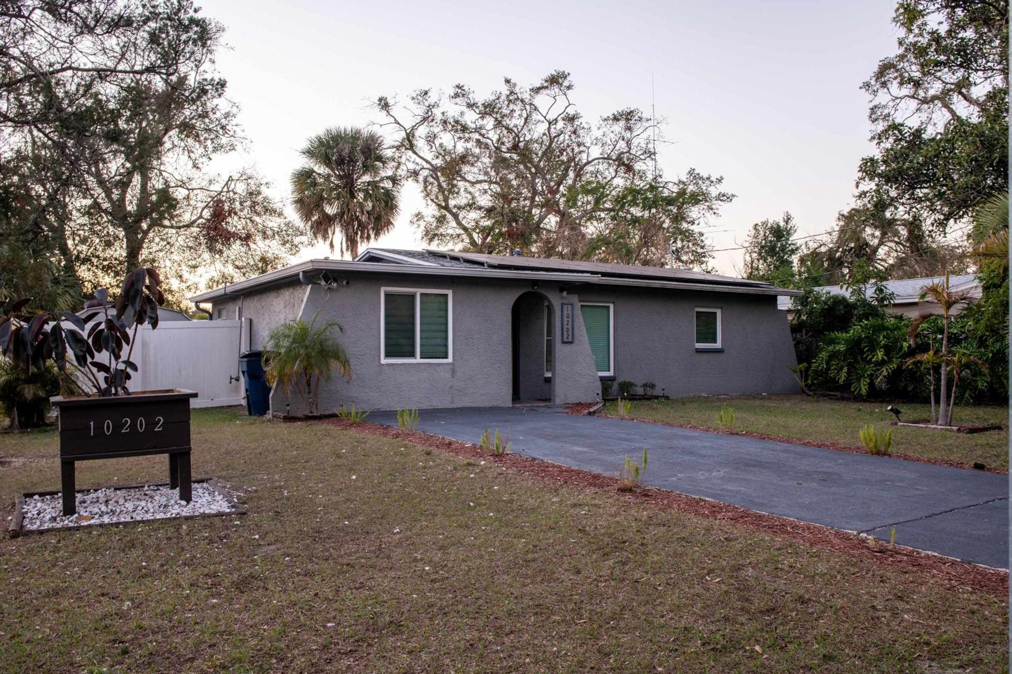 Stylish 4br With Outdoor Space, Busch Gardens - Renovated Tampa