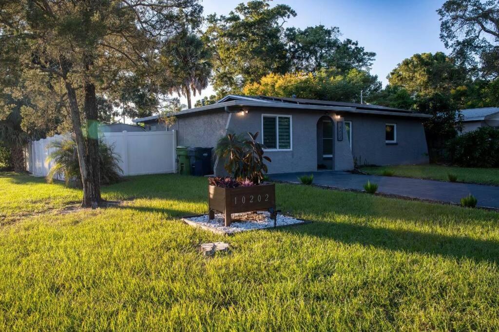Stylish 4br With Outdoor Space, Busch Gardens - Renovated Holiday home