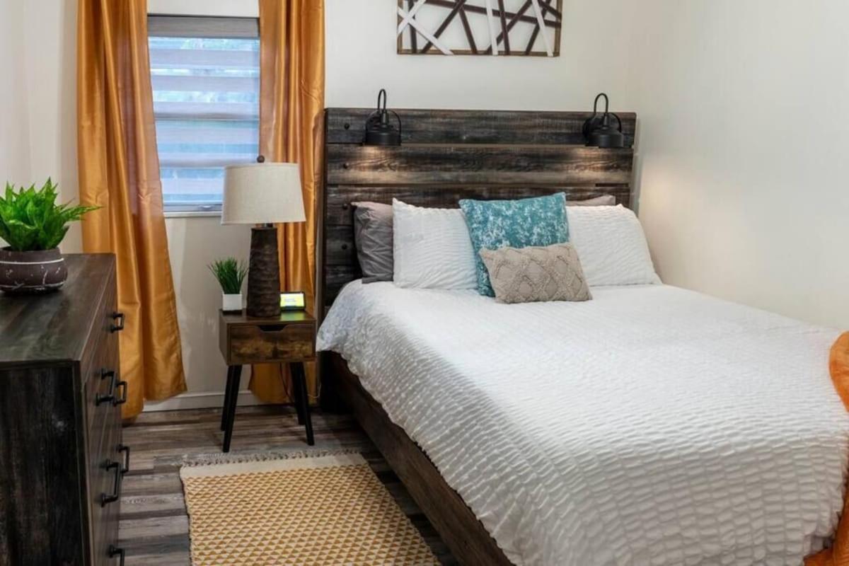 Stylish 4br With Outdoor Space, Busch Gardens - Renovated