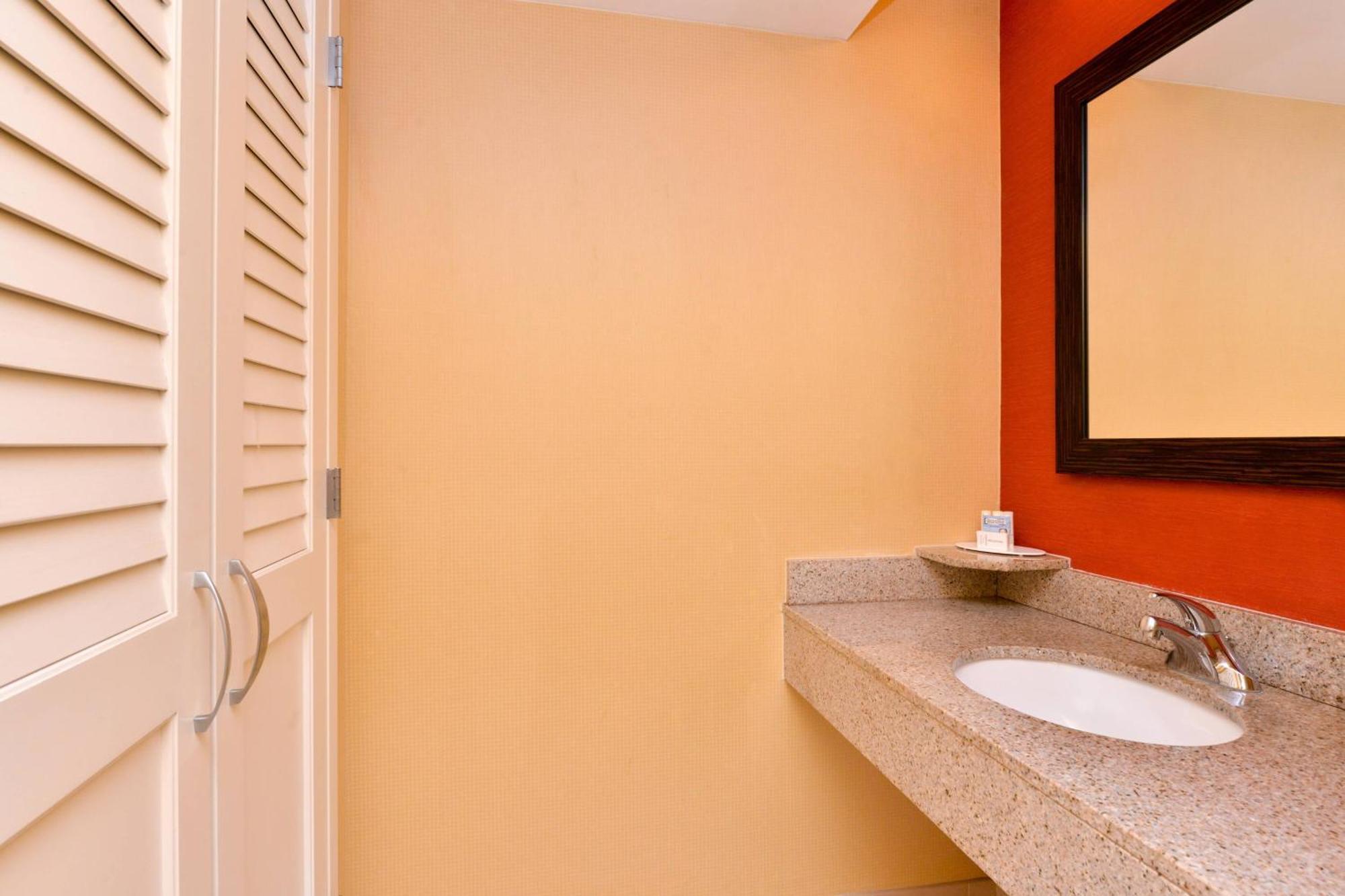 Hotel Courtyard North / I-75 Fletcher 3*