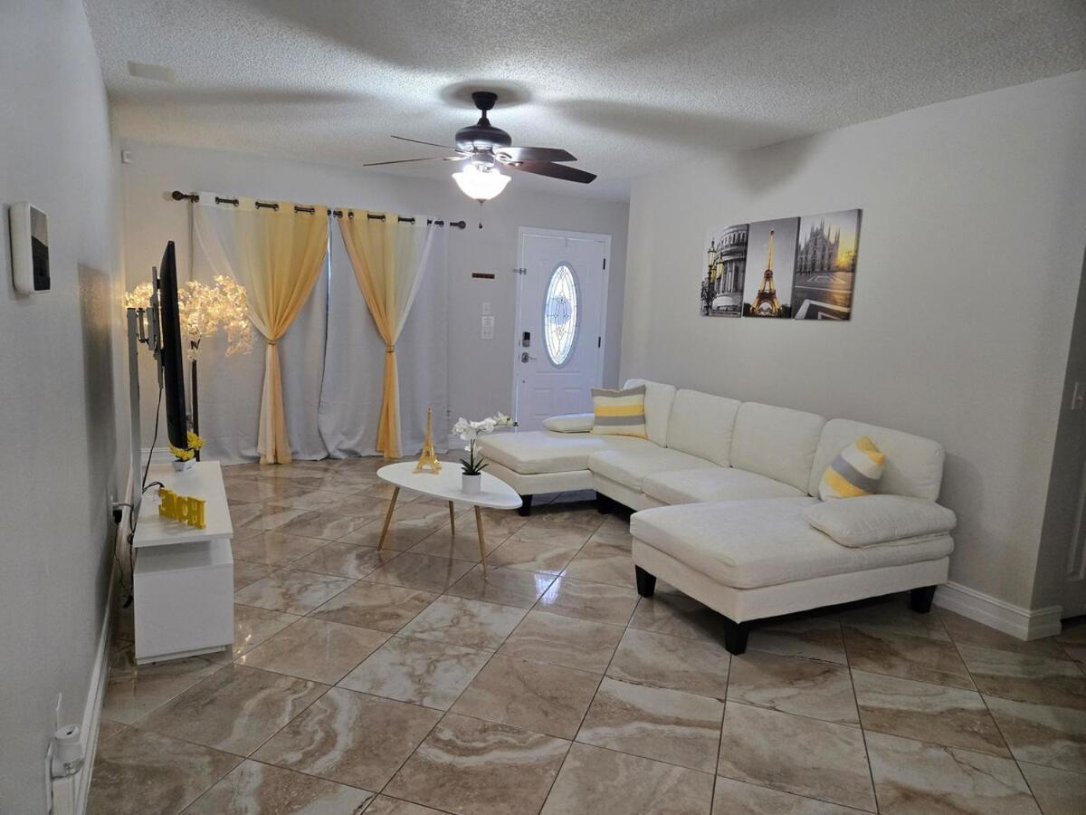 Family Oasis W Pool, Near Beaches And Parks Apartment Tampa