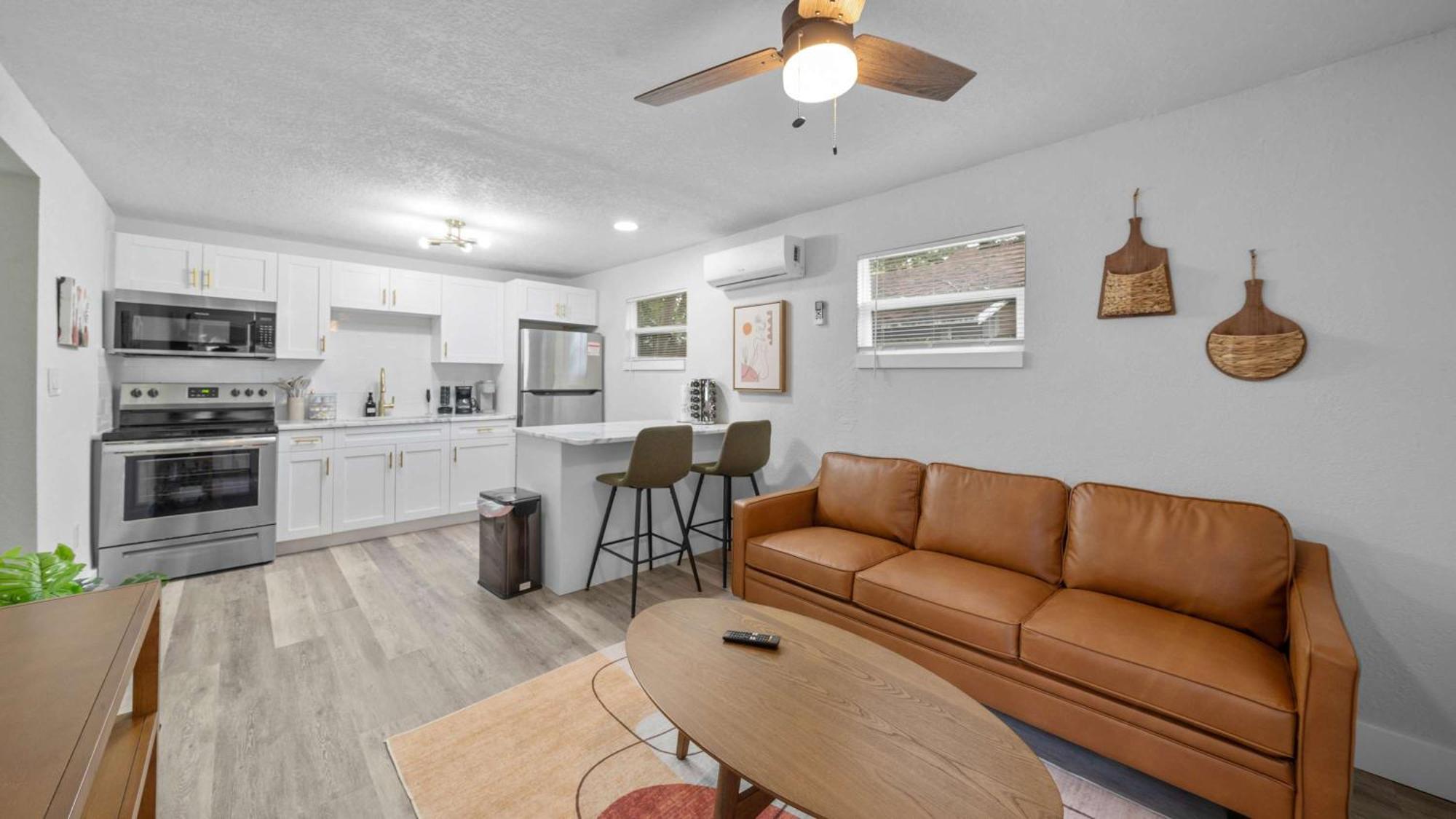 Holiday home Modern-retro Themed Close To Coffee + Food! Tampa