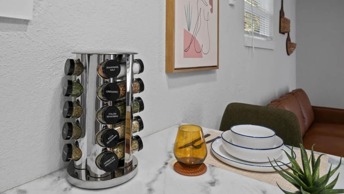 Holiday home Modern-retro Themed Close To Coffee + Food!