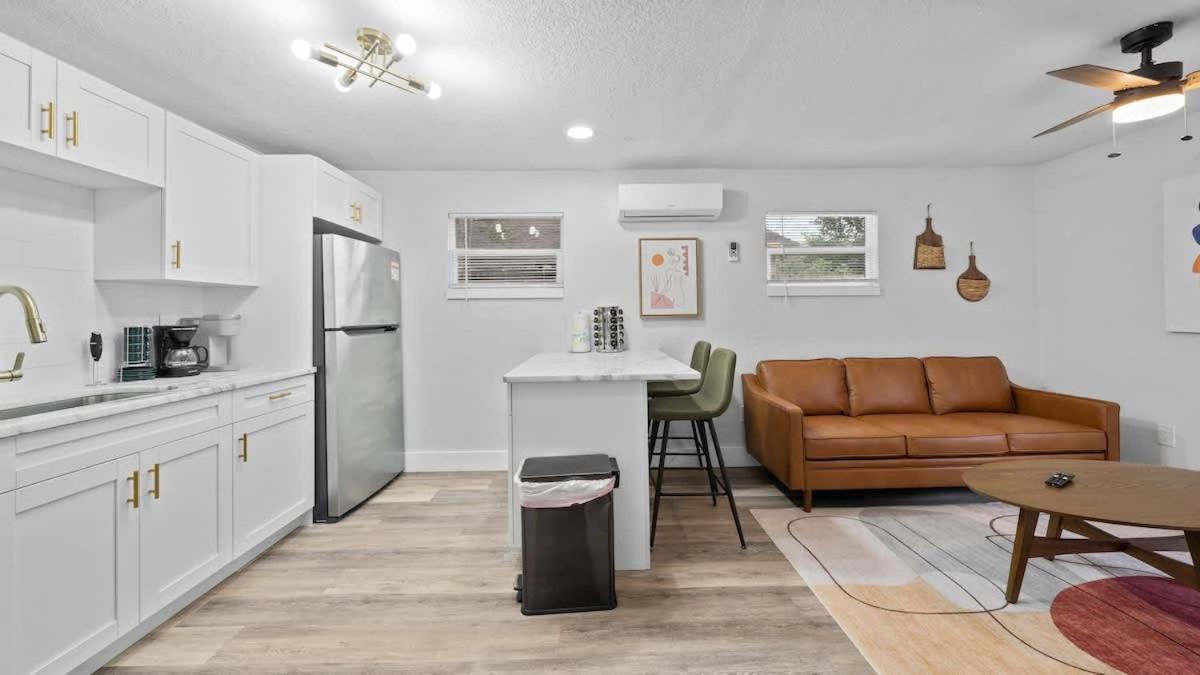 Modern-retro Themed Close To Coffee + Food! *