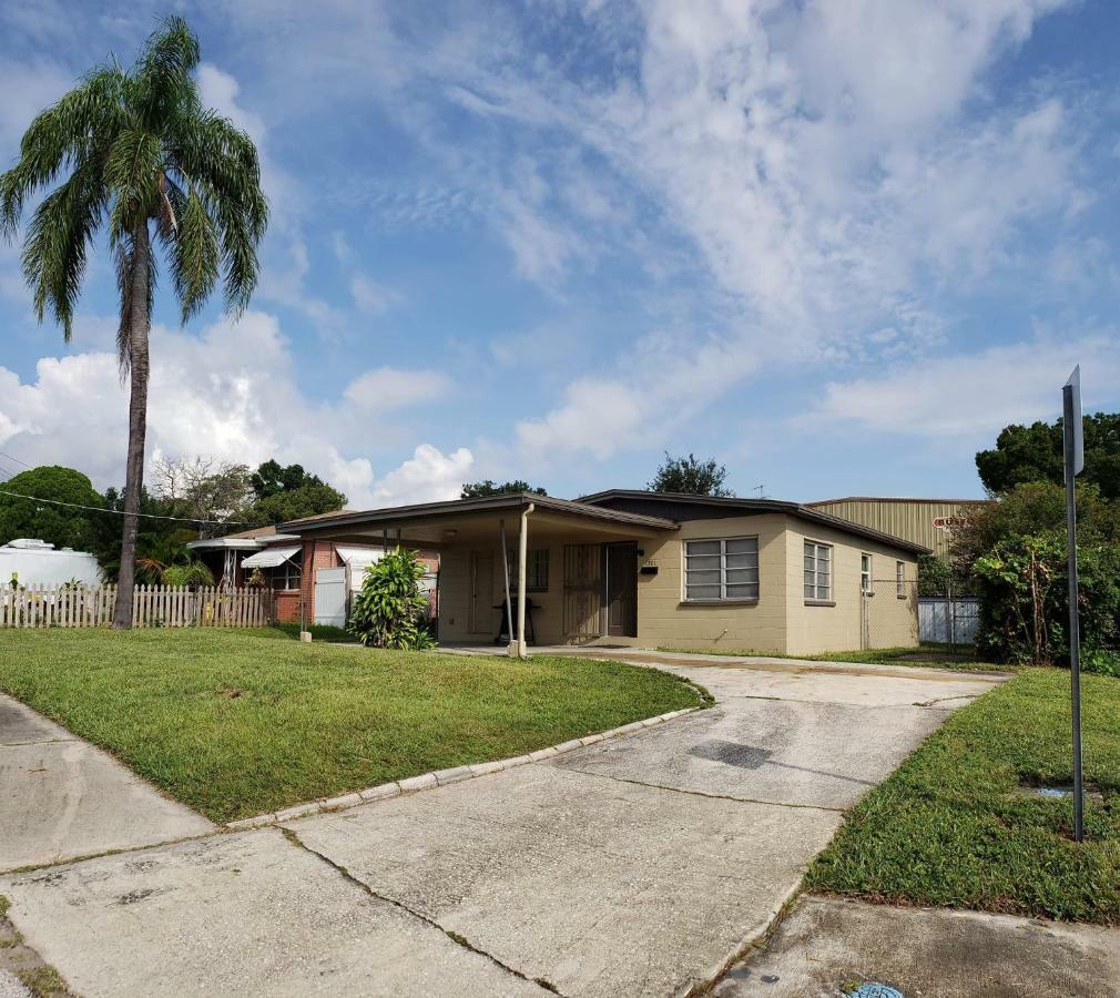 Great Location Near Downtown & Airport Holiday home *