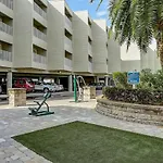 202-Pool, Wifi, Close To Bucs Stadium