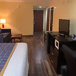 Days Inn & Suites By Wyndham Tampa/Raymond James Stadium