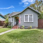 Suite Spot Bungalow Near Downtown