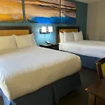 Days Inn & Suites By Wyndham Tampa - Ybor City