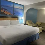 Days Inn & Suites By Wyndham Tampa - Ybor City
