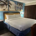 Days Inn & Suites By Wyndham Tampa - Ybor City