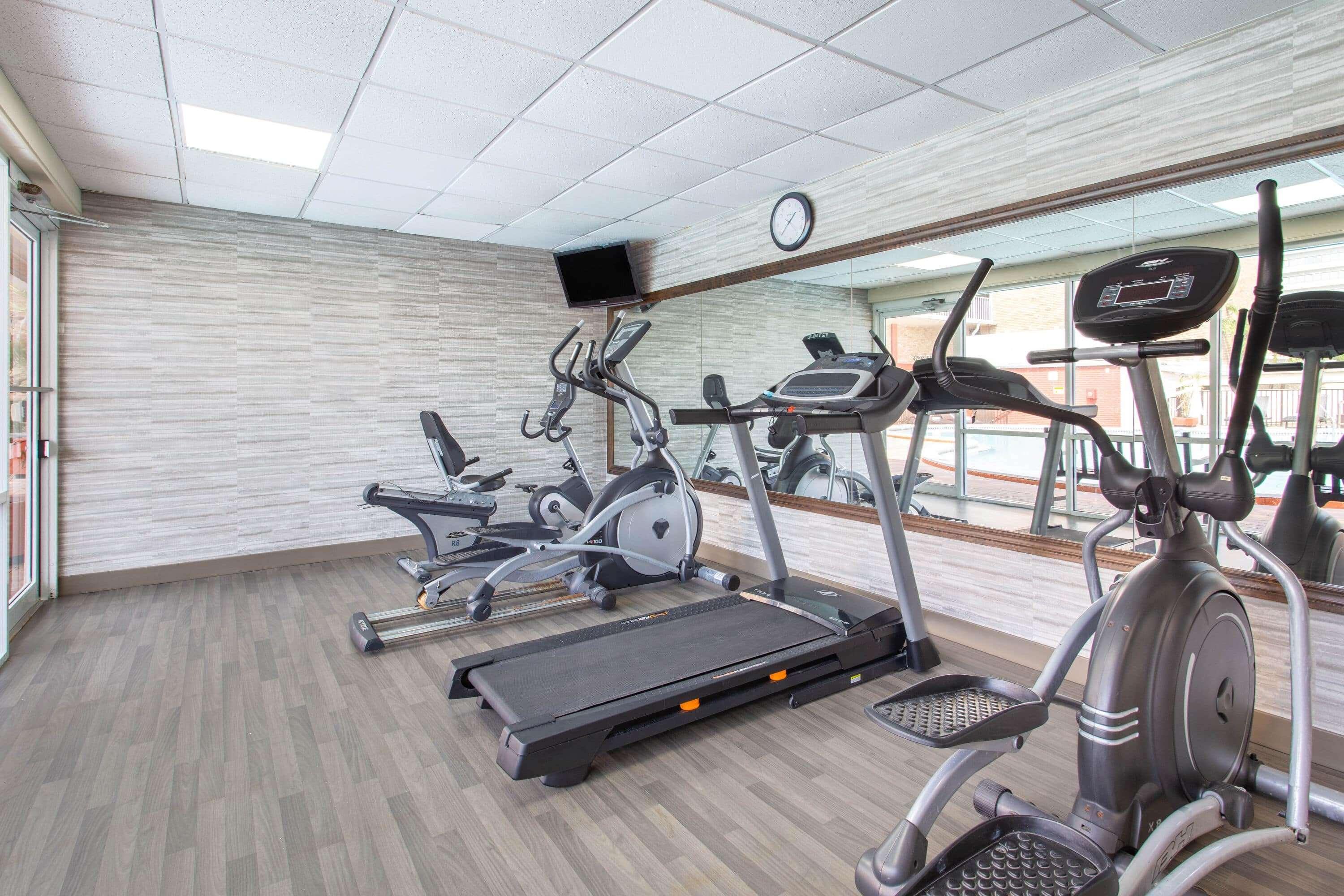 Ramada By Wyndham Westshore Airport South Hotel 3*