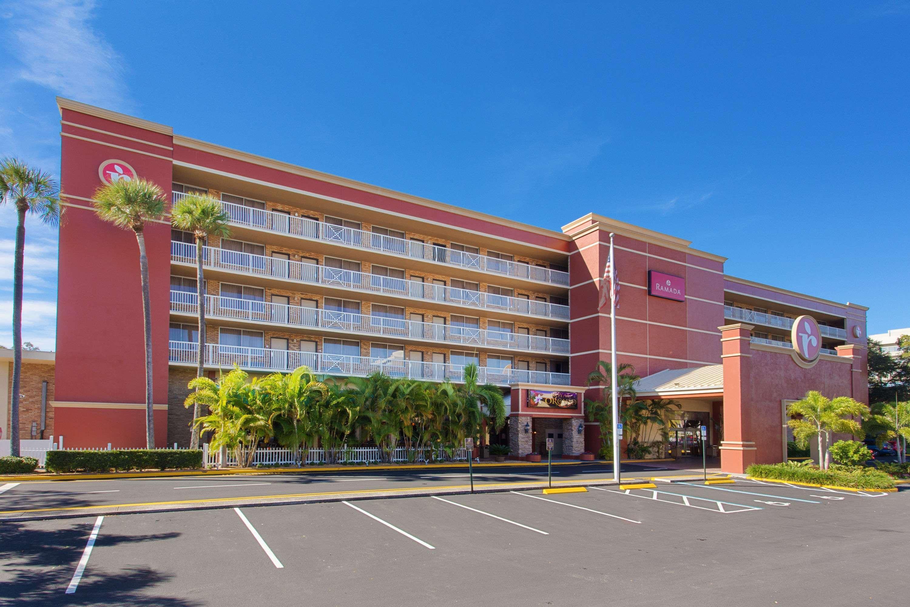 Ramada By Wyndham Westshore Airport South 3*