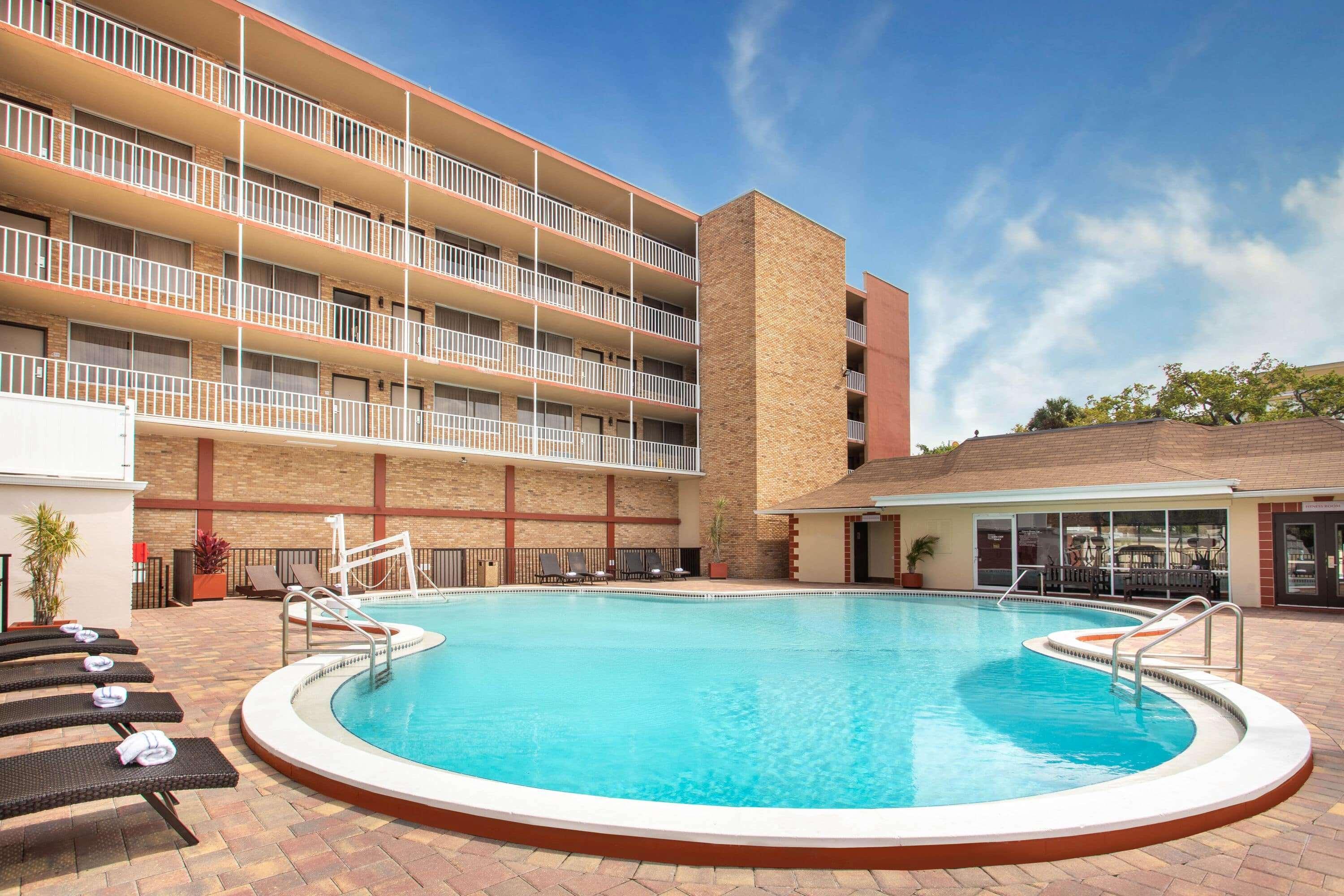 Hotel Ramada By Wyndham Westshore Airport South