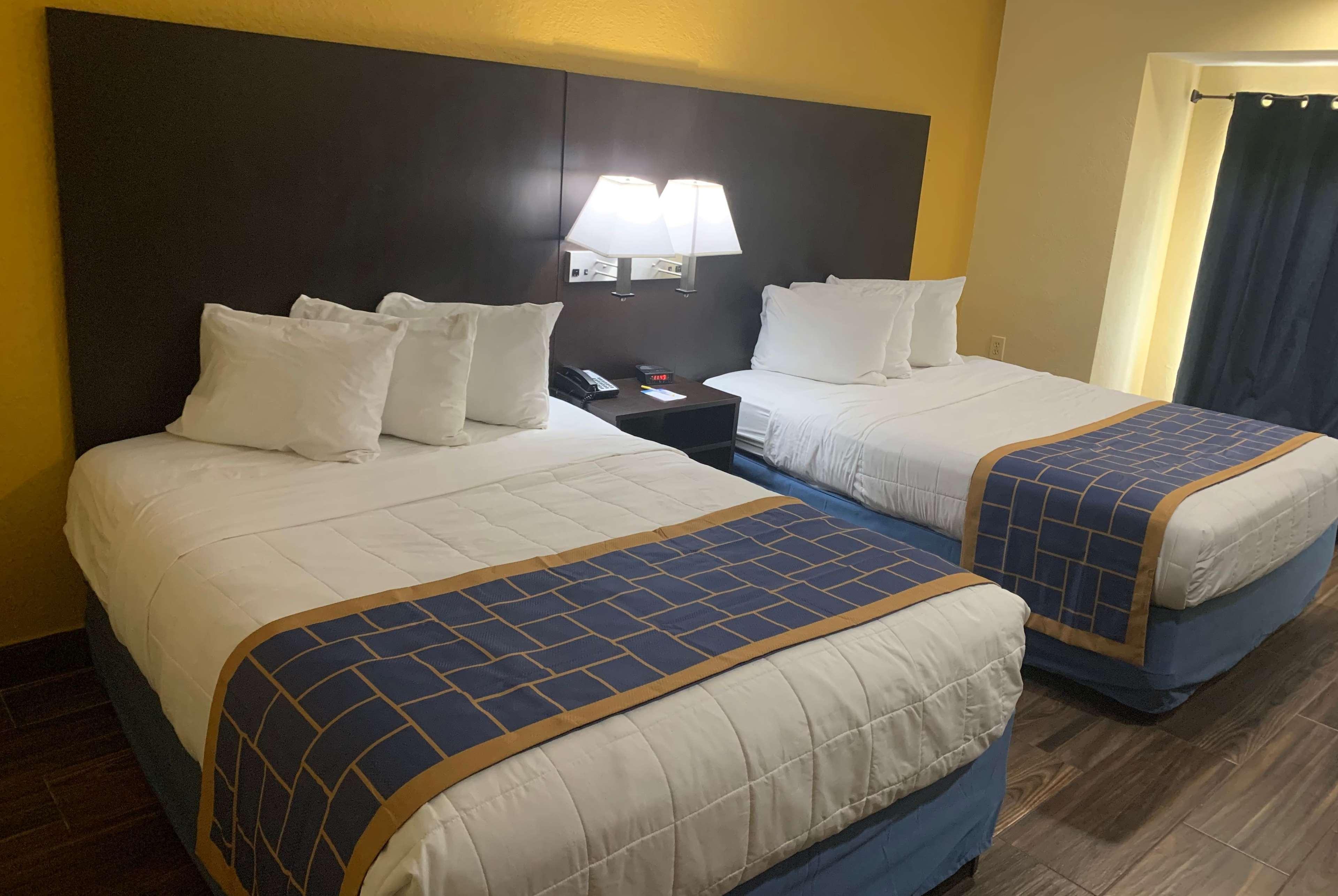 Hotel Days & By Wyndham Tampa/raymond Stadium 2*