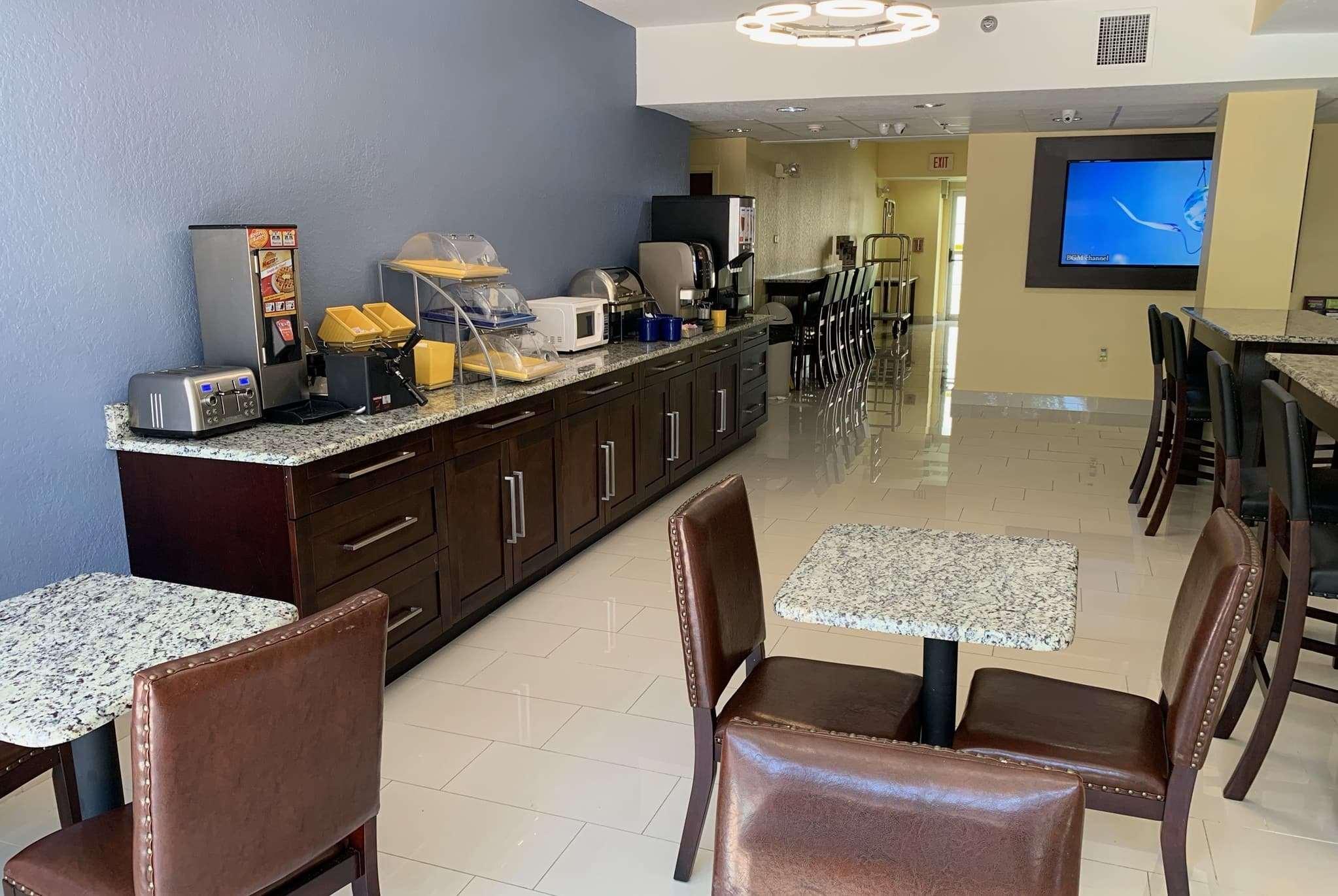 Days & By Wyndham Tampa/raymond Stadium Tampa