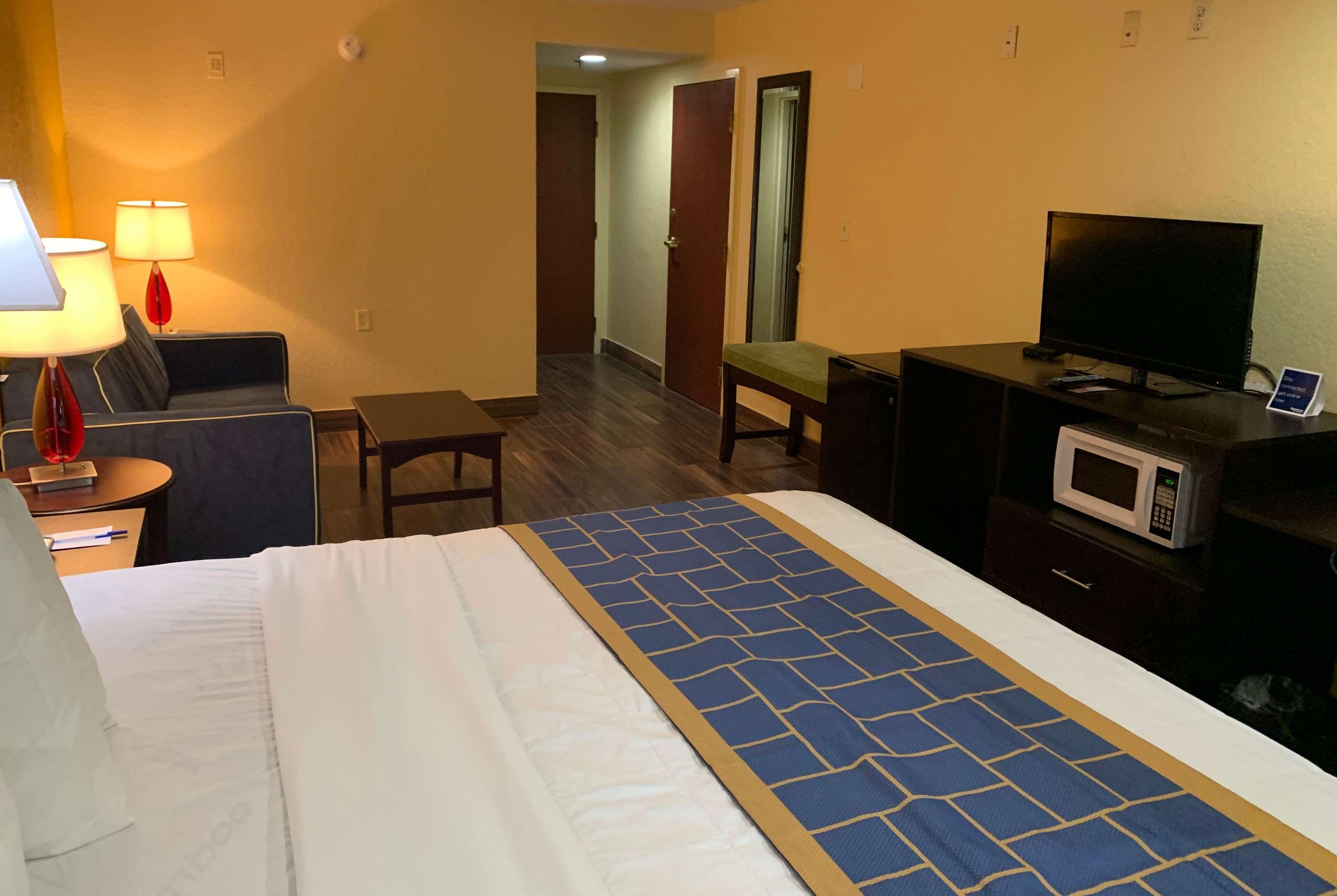 Hotel Days & By Wyndham Tampa/raymond Stadium 2*