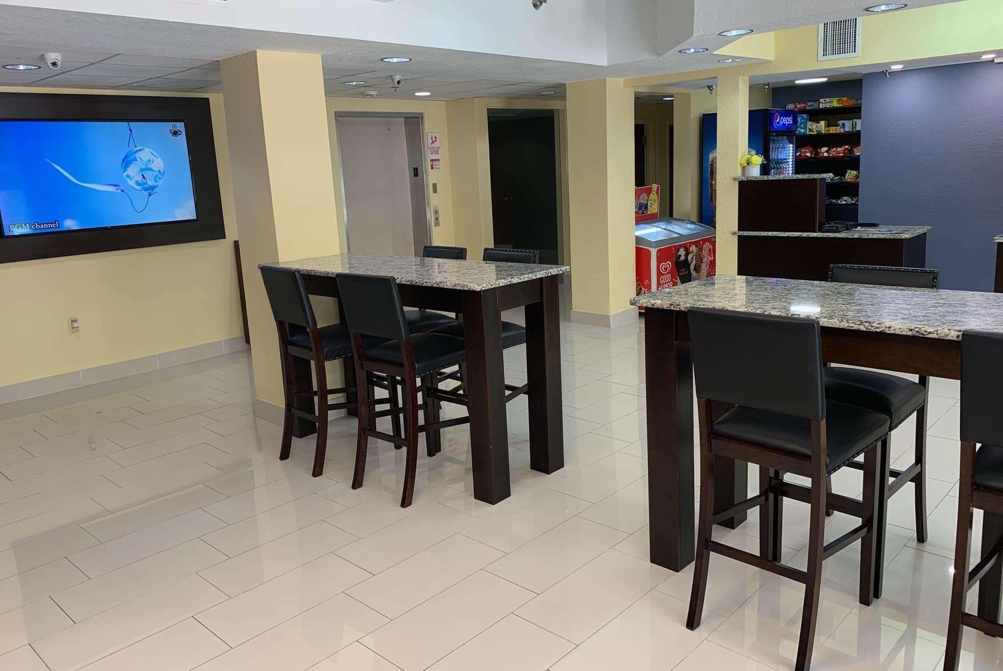 Days & By Wyndham Tampa/raymond Stadium Hotel 2*