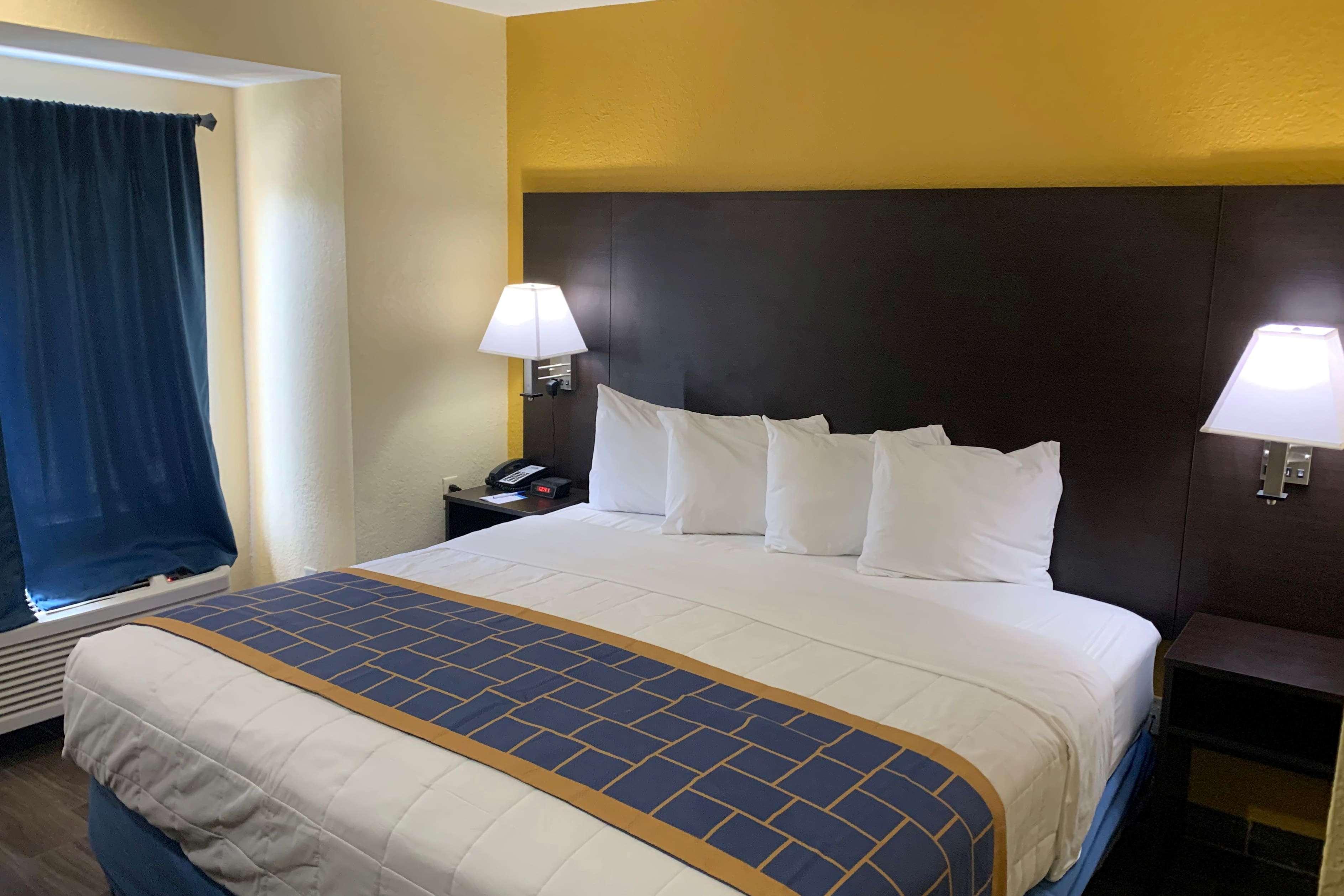 Hotel Days & By Wyndham Tampa/raymond Stadium 2*