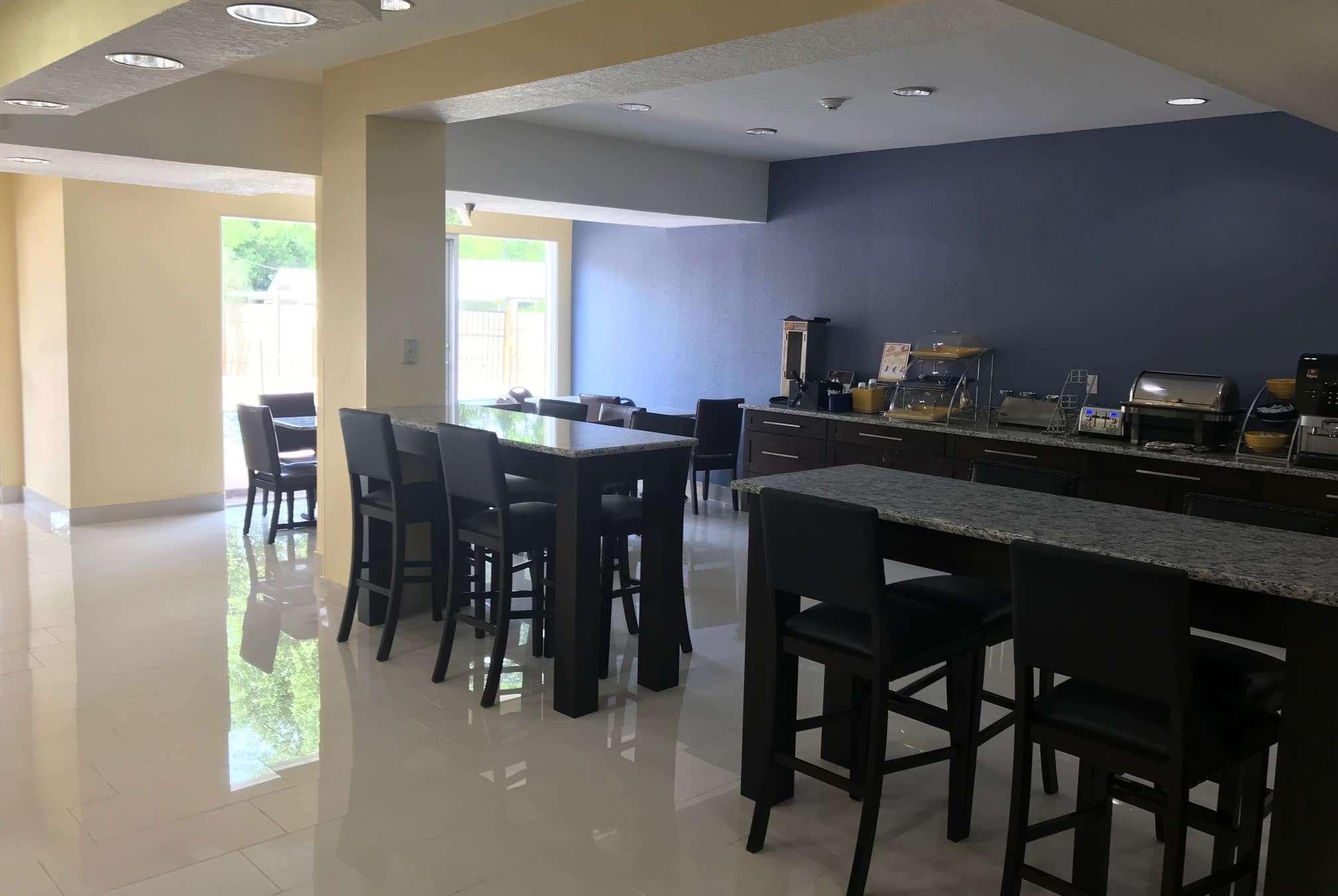Hotel Days & By Wyndham Tampa/raymond Stadium 2*