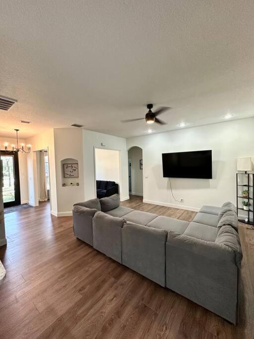Hidden Gem In The Heart Of The City!! Holiday home