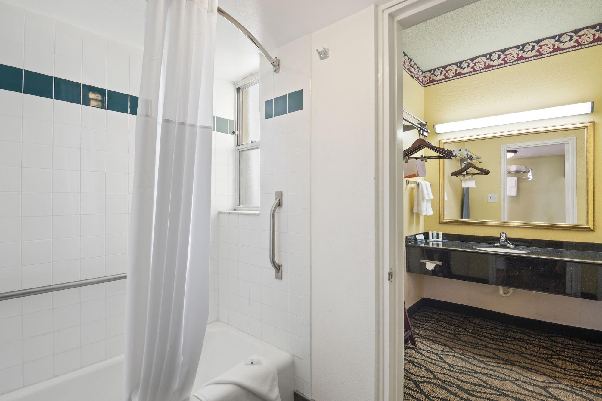 Inn Quality Airport - Cruise Port Tampa