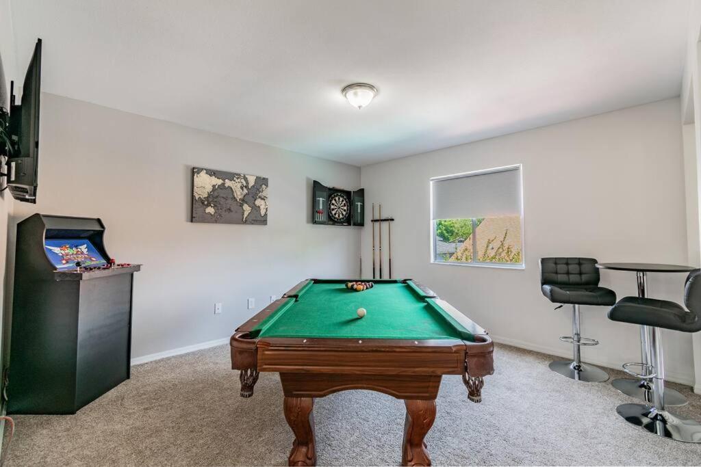 Poolside Paradise: Vacation Retreat. Holiday home Tampa