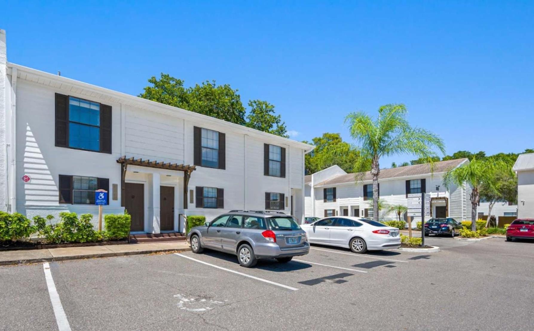 Boho Townhouse Near Usf * Tampa
